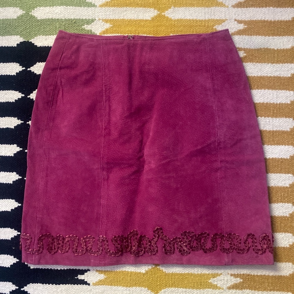 Fuschia pink suede leather skirt with embroidery detail - vintage!